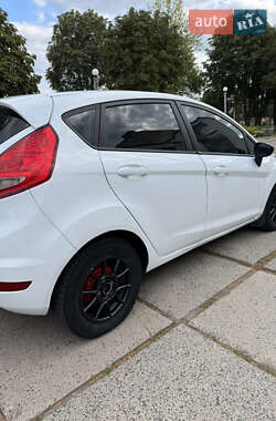 Хэтчбек Ford Fiesta 2011 в 