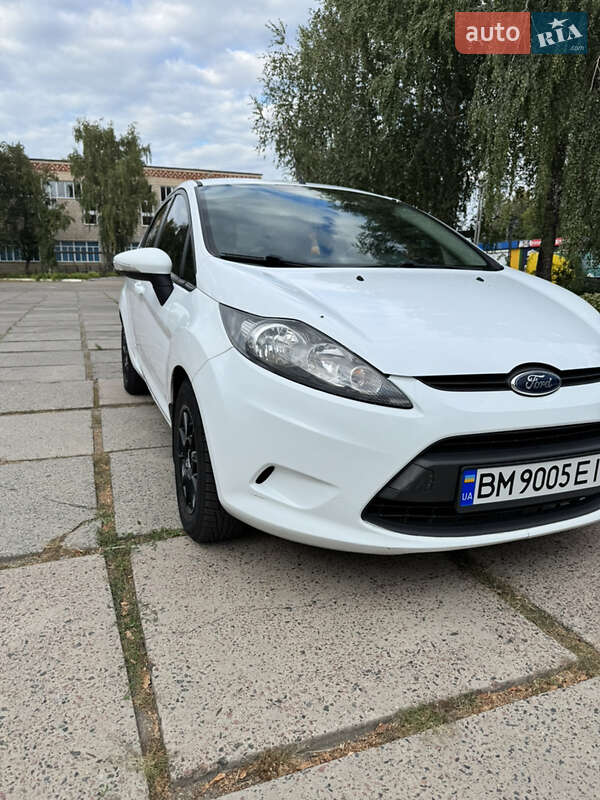 Хэтчбек Ford Fiesta 2011 в 