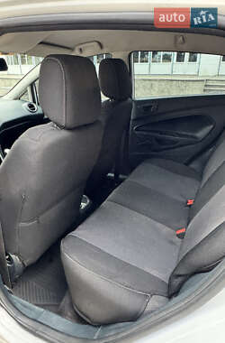 Хэтчбек Ford Fiesta 2011 в 