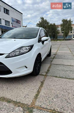 Хэтчбек Ford Fiesta 2011 в 
