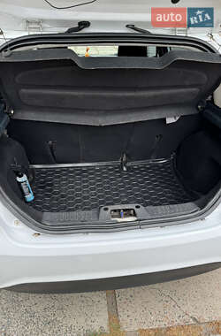 Хэтчбек Ford Fiesta 2011 в 