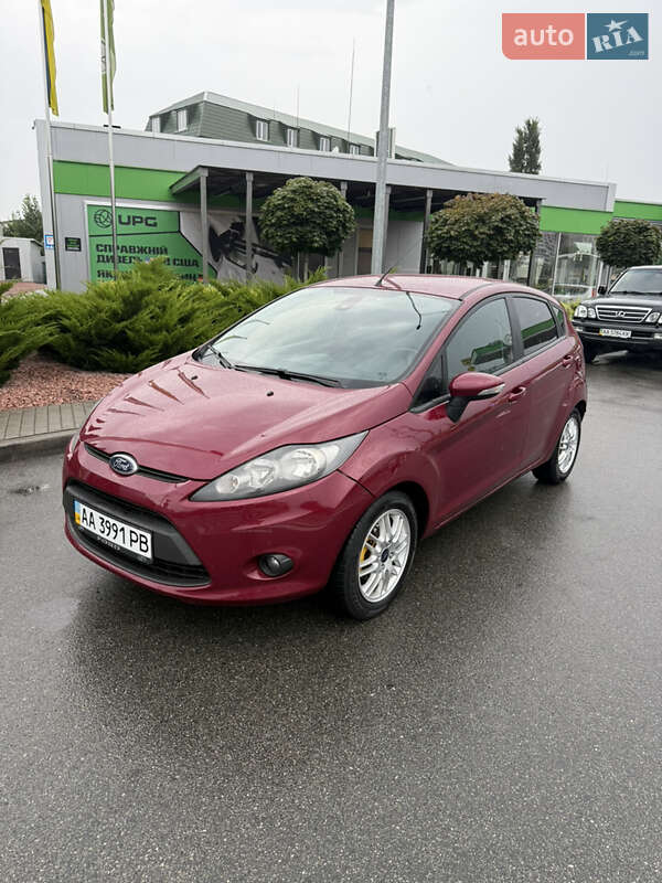 Хэтчбек Ford Fiesta 2011 в 