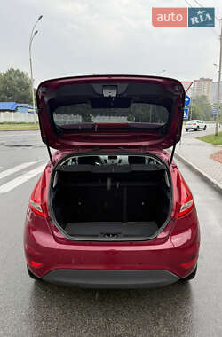 Хэтчбек Ford Fiesta 2011 в 