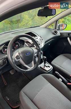 Хэтчбек Ford Fiesta 2012 в 