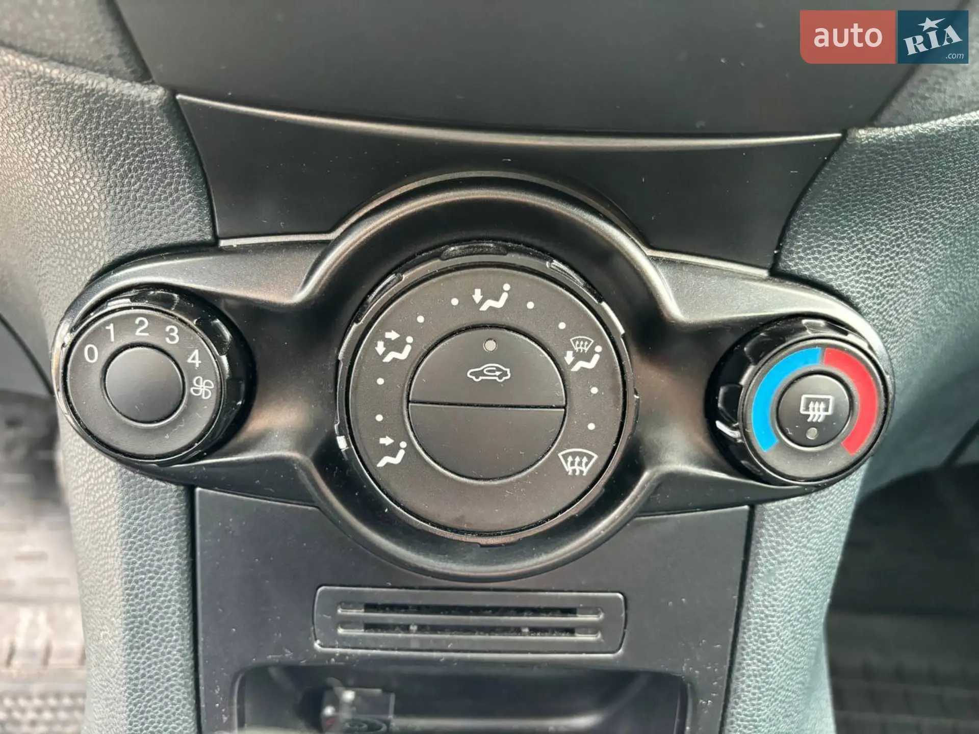2012 Ford Fiesta - мініатюра 21