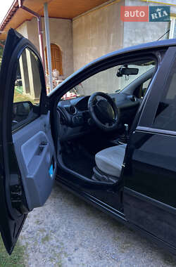 Хэтчбек Ford Fiesta 2002 в Сокале