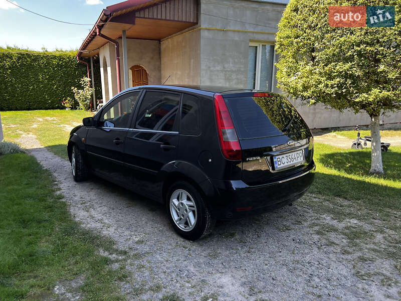 Хэтчбек Ford Fiesta 2002 в Сокале