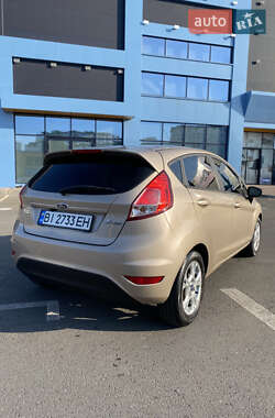 Хэтчбек Ford Fiesta 2016 в 