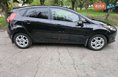 Хэтчбек Ford Fiesta 2015 в 