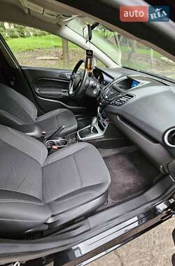 Хэтчбек Ford Fiesta 2015 в 