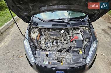 Хэтчбек Ford Fiesta 2015 в 