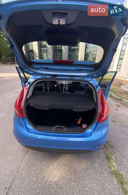 Хэтчбек Ford Fiesta 2011 в 