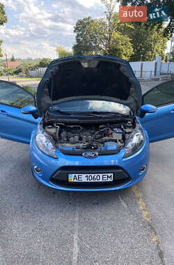 Хэтчбек Ford Fiesta 2011 в 
