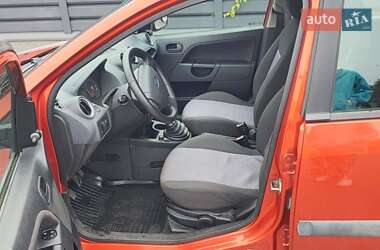 Хэтчбек Ford Fiesta 2006 в 