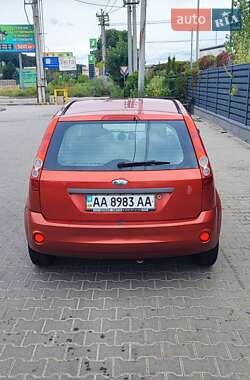 Хэтчбек Ford Fiesta 2006 в 