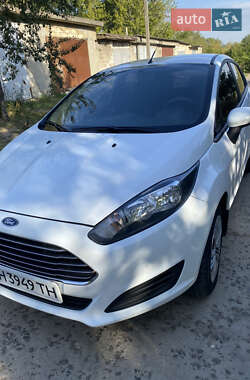 Хэтчбек Ford Fiesta 2015 в 