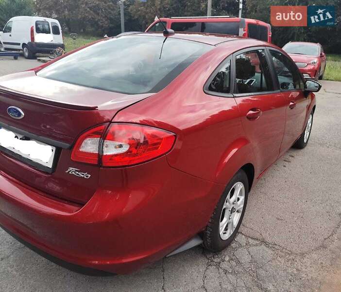 Седан Ford Fiesta 2013 в Киеве фото 3 Седан Ford Fiesta 2013 в Киеве