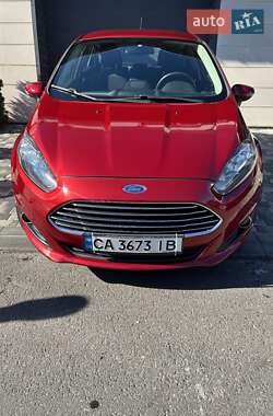 Хэтчбек Ford Fiesta 2016 в 