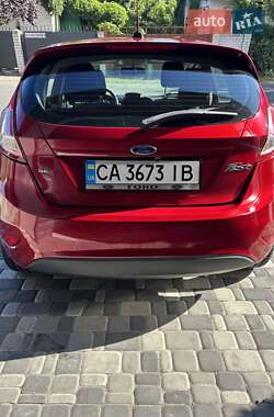 Хэтчбек Ford Fiesta 2016 в 