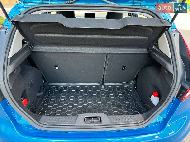 Хэтчбек Ford Fiesta 2016 в Киеве