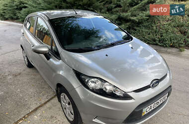 Хэтчбек Ford Fiesta 2011 в 