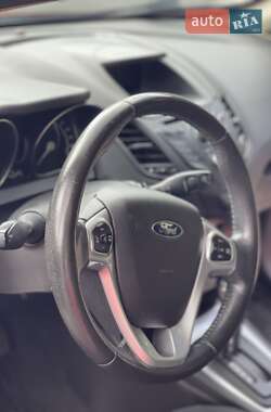 Хэтчбек Ford Fiesta 2014 в 