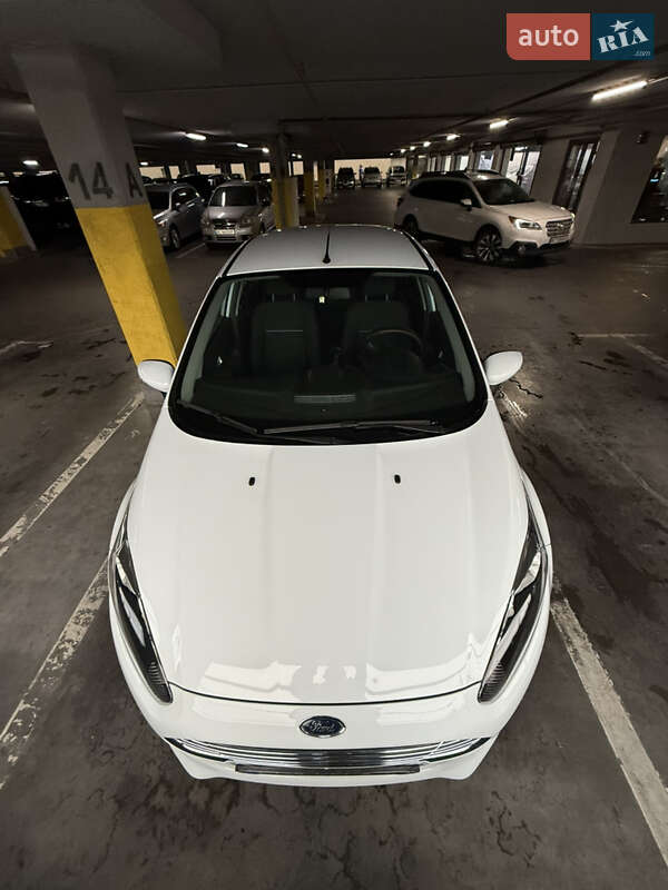 Хэтчбек Ford Fiesta 2015 в Львове