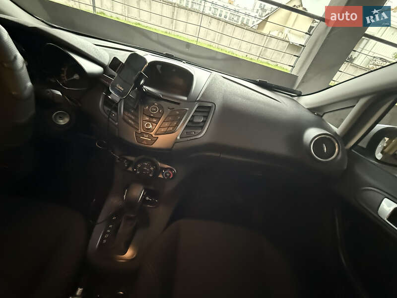 Хэтчбек Ford Fiesta 2015 в Львове
