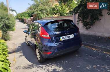 Хэтчбек Ford Fiesta 2011 в 