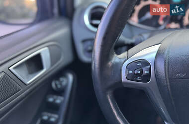 Хэтчбек Ford Fiesta 2017 в 