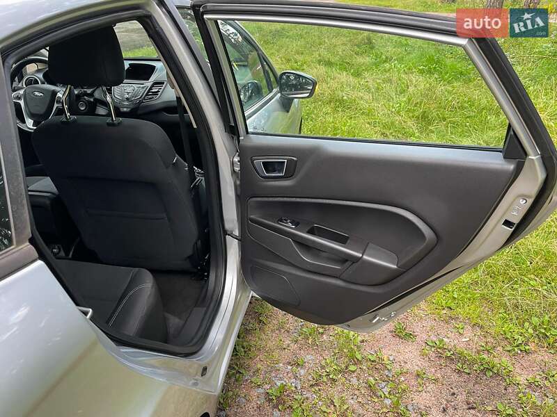 Седан Ford Fiesta 2016 в Житомире