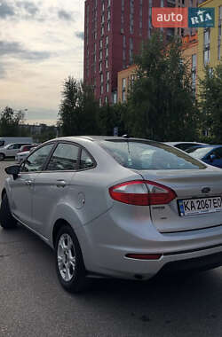 Хэтчбек Ford Fiesta 2015 в 