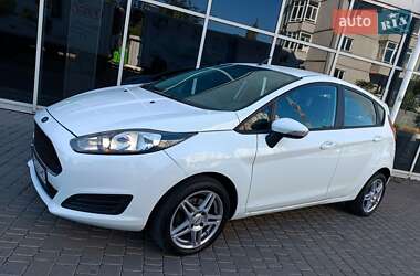 Хэтчбек Ford Fiesta 2016 в 