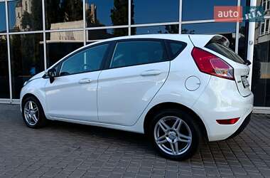 Хэтчбек Ford Fiesta 2016 в 