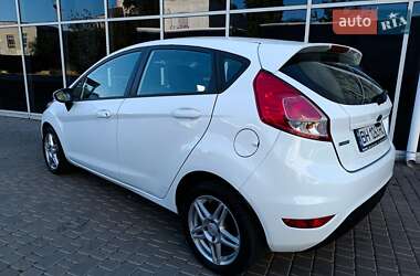 Хэтчбек Ford Fiesta 2016 в 