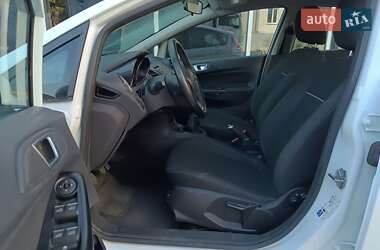 Хэтчбек Ford Fiesta 2016 в 