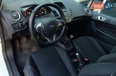 Хэтчбек Ford Fiesta 2016 в 
