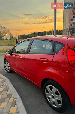 Хетчбек Ford Fiesta 2016 в 