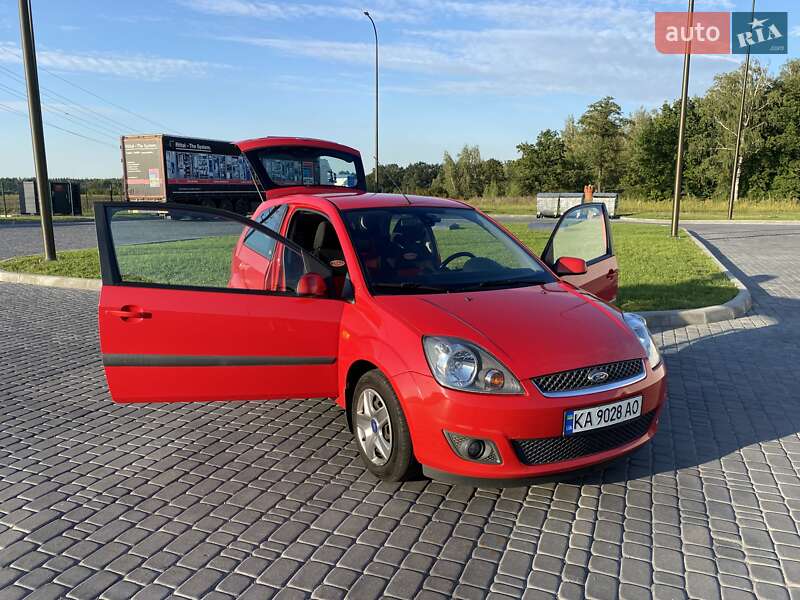 Хэтчбек Ford Fiesta 2006 в Киеве