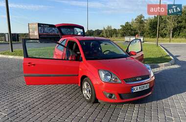 Хэтчбек Ford Fiesta 2006 в 