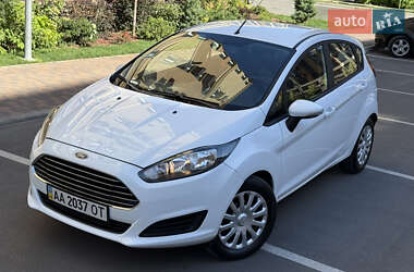 Хэтчбек Ford Fiesta 2015 в Киеве