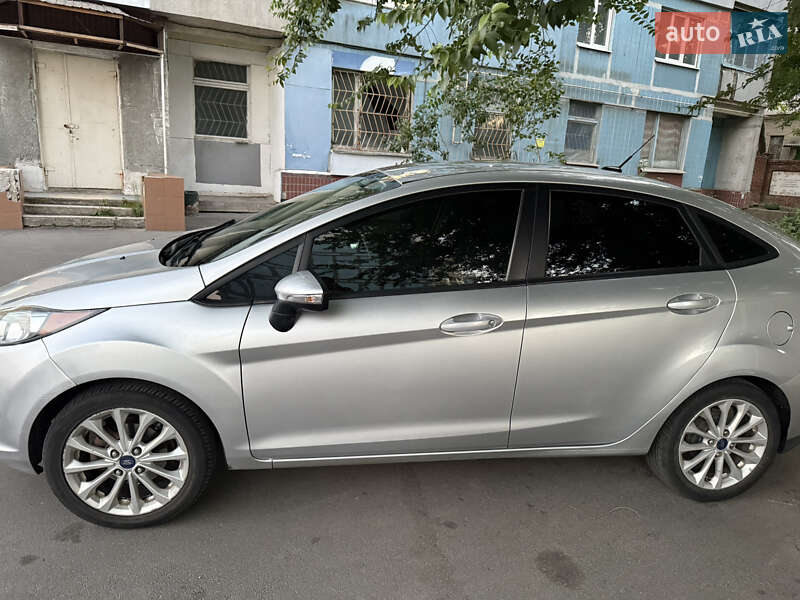 Седан Ford Fiesta 2014 в Днепре