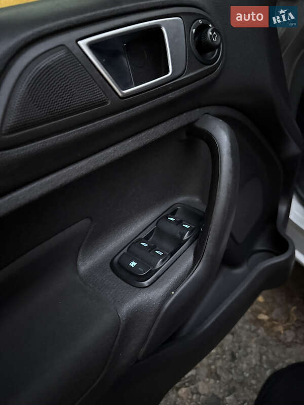 Седан Ford Fiesta 2014 в Днепре