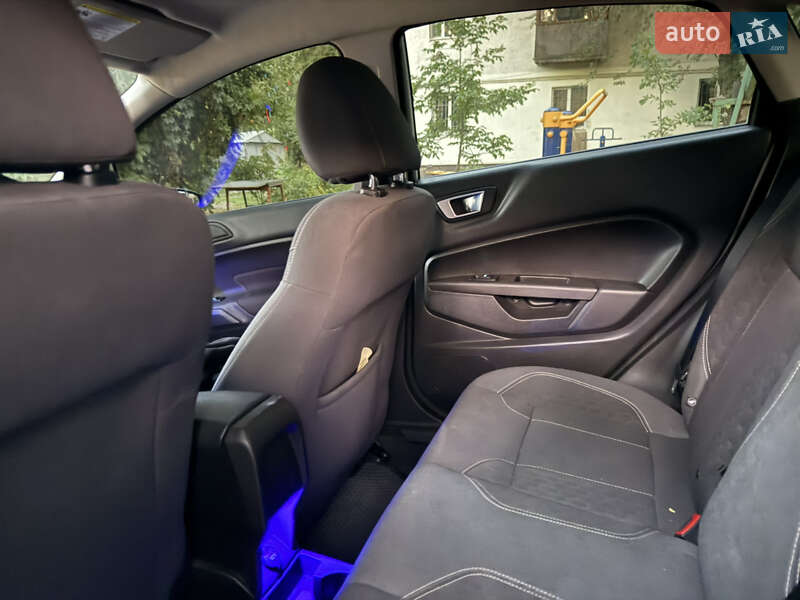 Седан Ford Fiesta 2014 в Днепре