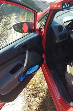 Хэтчбек Ford Fiesta 2010 в 