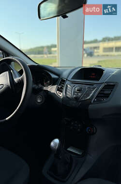 Хэтчбек Ford Fiesta 2010 в 