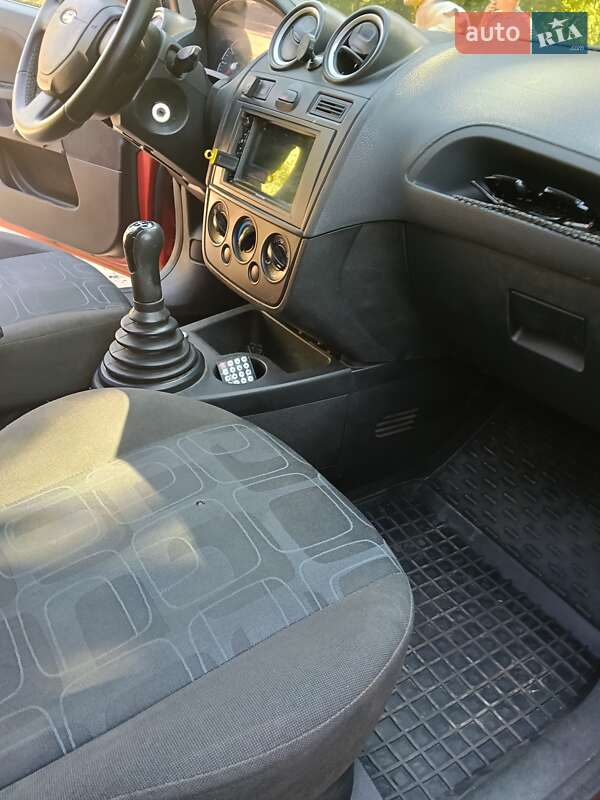 Хэтчбек Ford Fiesta 2006 в Кривом Роге