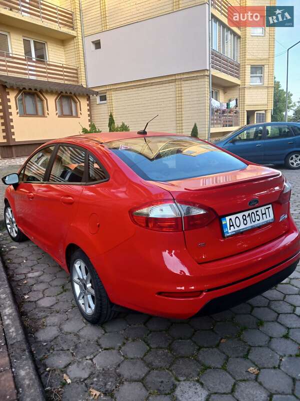 Седан Ford Fiesta 2015 в Чопе