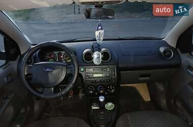 Хэтчбек Ford Fiesta 2002 в  фото 3 Хэтчбек Ford Fiesta 2002 в