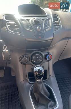 Хэтчбек Ford Fiesta 2014 в 